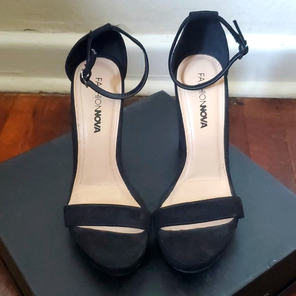 Heels - Picture 2 of 3